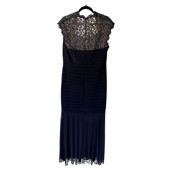 Xscape Gown - Picture 2 of 3